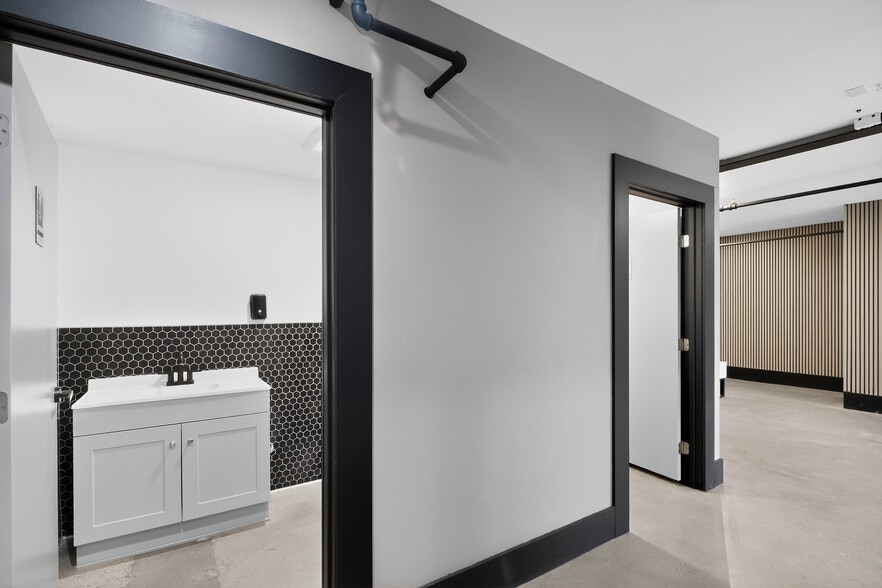 More Photos Of 4125 Market St, Ventura Light Manufacturing For Sale