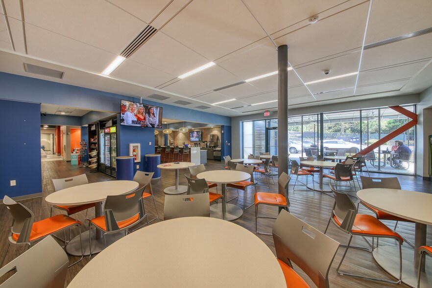 More Photos Of 400 Chastain Center Blvd, Kennesaw Office For Lease