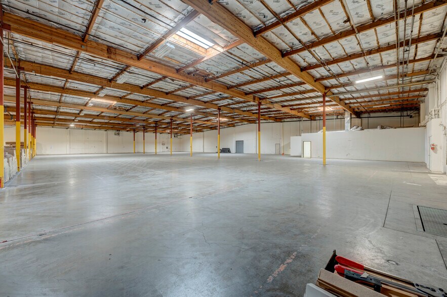 More Photos Of 575-585 Reactor Way, Reno Distribution For Lease