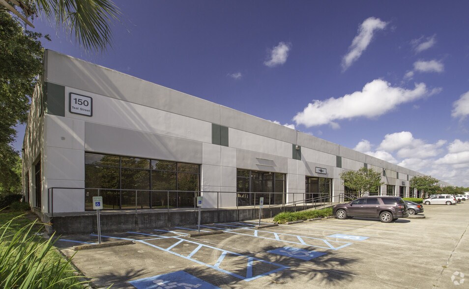More Photos Of 150 Teal St, Saint Rose Warehouse For Lease