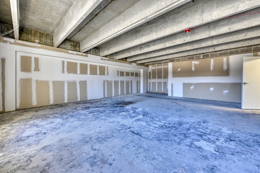 More Photos Of 8282 Western Way Cir, Jacksonville Warehouse For Lease