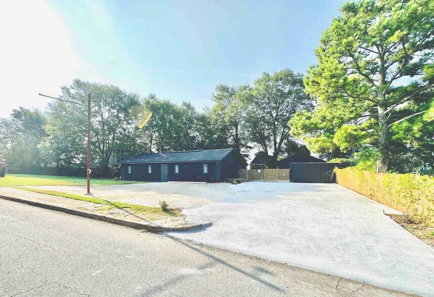 More Photos Of 380 SW Amal Dr, Atlanta Freestanding For Sale