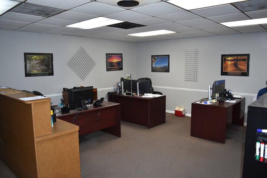 More Photos Of 7158 123rd Cir N, Largo Warehouse For Sale