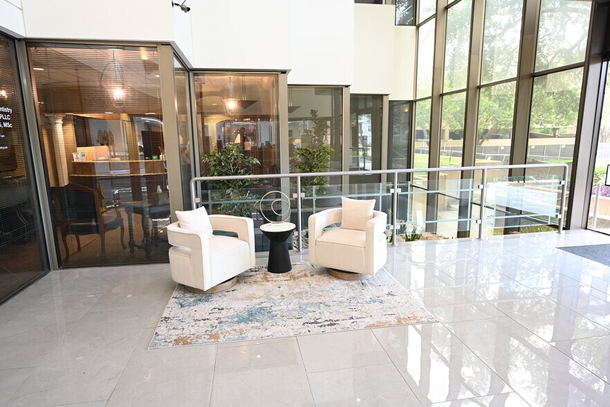 More Photos Of 2401 Fountain View Dr, Houston Office For Lease
