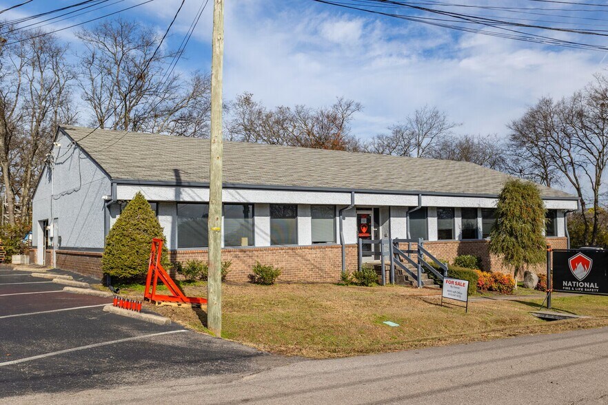 More Photos Of 125 Glancy St, Goodlettsville Office For Sale