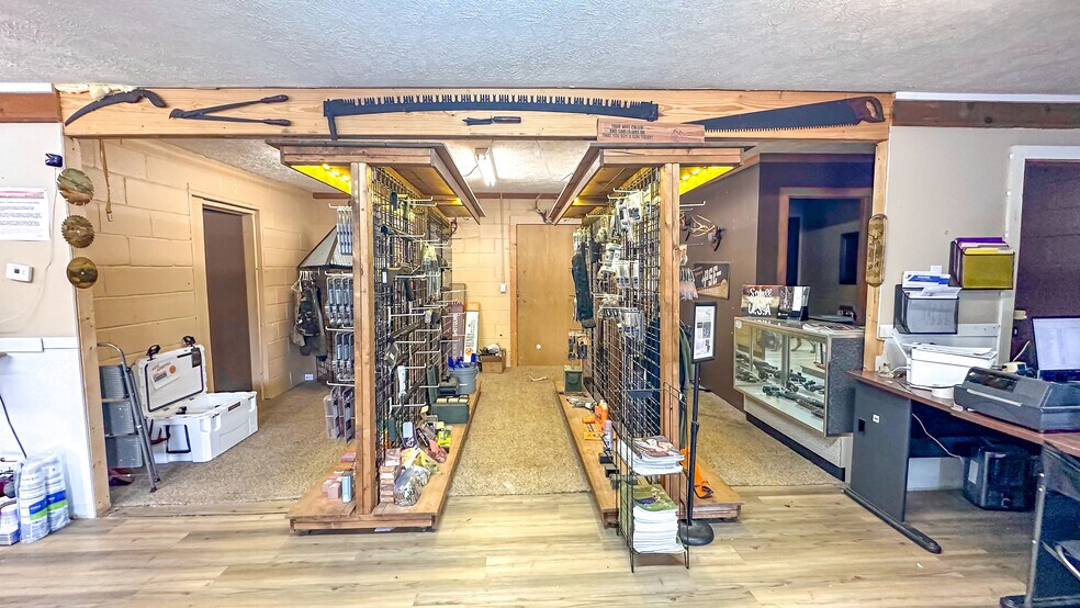 More Photos Of 398 S Main St, Hartville General Retail For Sale