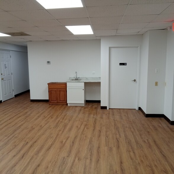 More Photos Of 7616 Investment Ct, Owings Light Distribution For Lease