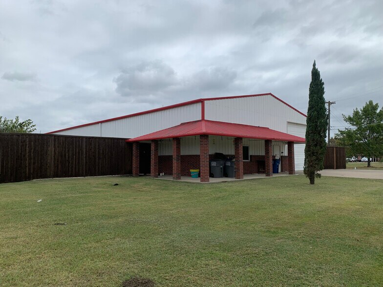 More Photos Of 104 E 7th St, Prosper Warehouse For Sale