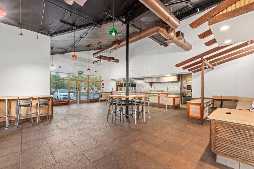 More Photos Of 29105-29125 Canwood St, Agoura Hills Restaurant For Lease