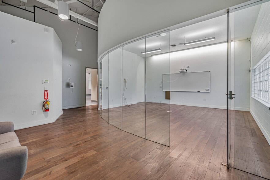 More Photos Of 1320-1326 9th St, Berkeley Warehouse For Sale