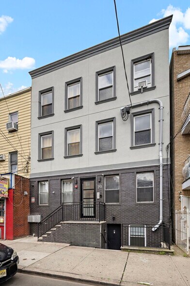 More Photos Of 19 Jewett Ave, Jersey City Apartments For Sale