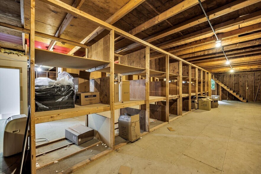 More Photos Of 28 Main St, Dennis Port Freestanding For Sale