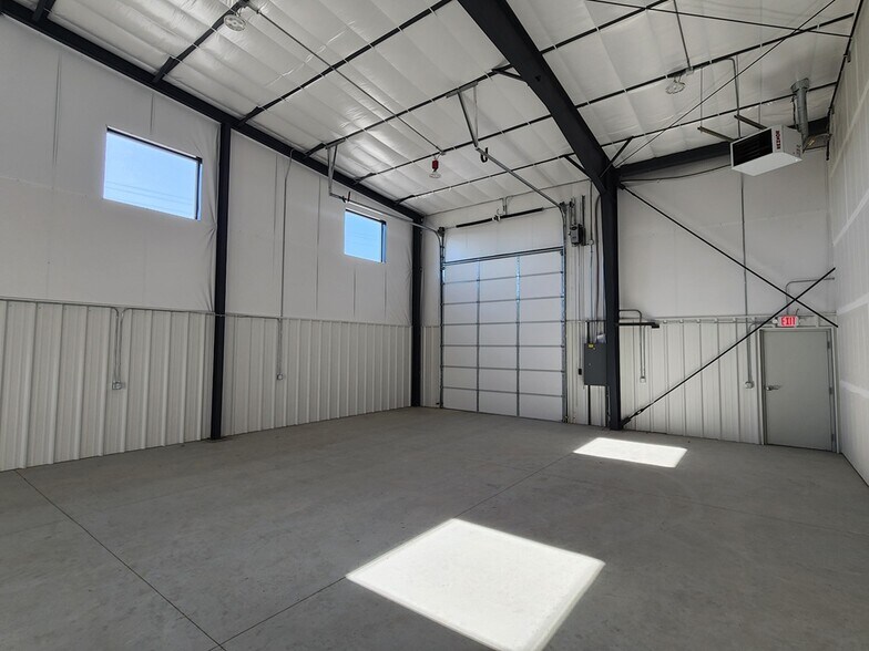 More Photos Of 74 N Happy Valley Rd, Nampa Warehouse For Lease