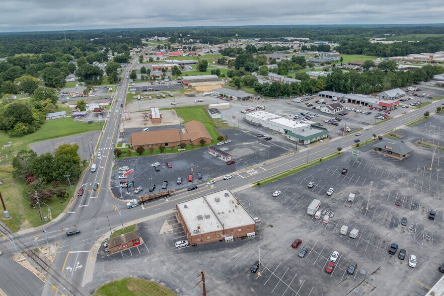 More Photos Of 506 N Main St, Emporia General Retail For Sale