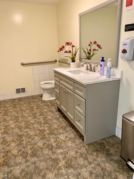 More Photos Of 579 S Main St, Kaysville Office For Sale