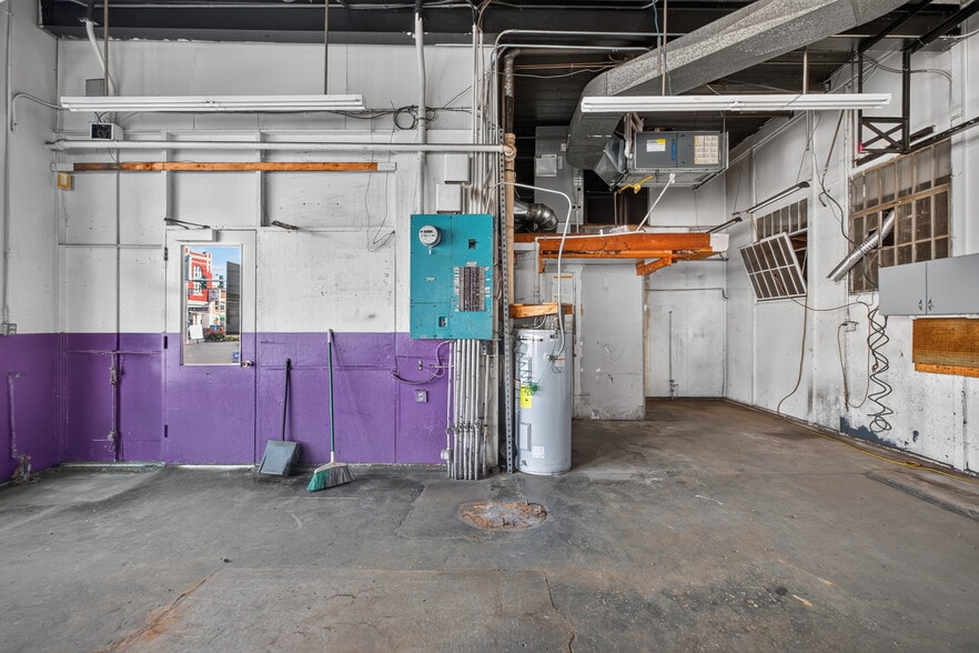 More Photos Of 1058 N State St, Bellingham General Retail For Sale