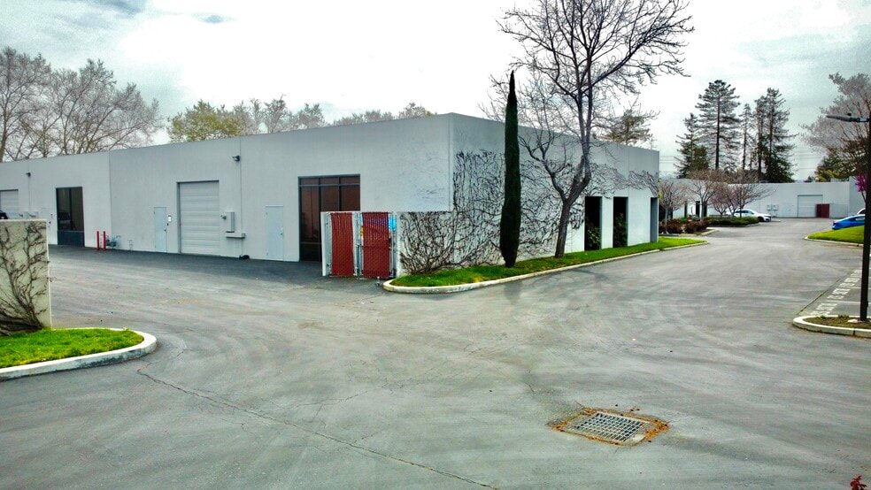 More Photos Of 3350 Scott Blvd, Santa Clara Research And Development For Sale