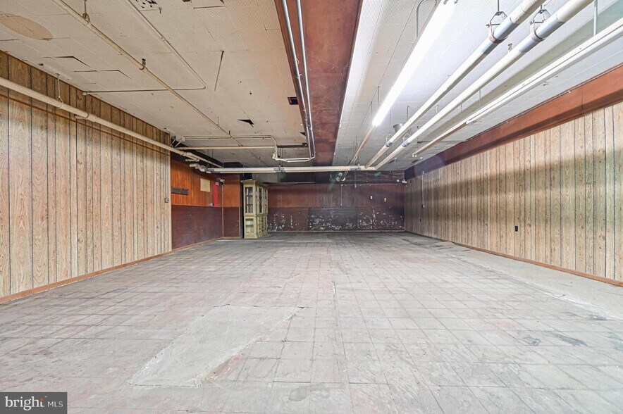 More Photos Of 13 N East Blvd, Vineland Flex For Sale