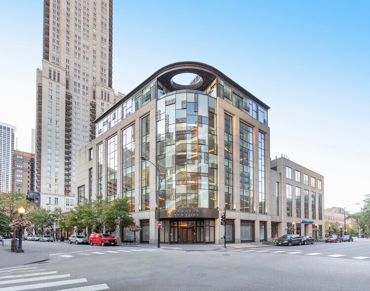More Photos Of 1-15 E Oak St, Chicago Office For Lease