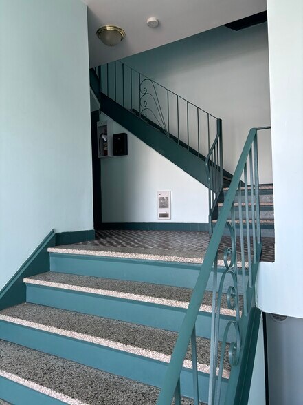 More Photos Of 3165 Rue De Mont-Royal, Saint-hubert Apartments For Sale