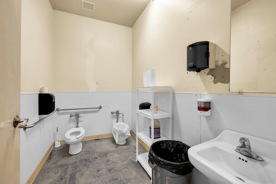 More Photos Of 54465 29 Palms Highway, Yucca Valley Warehouse For Sale