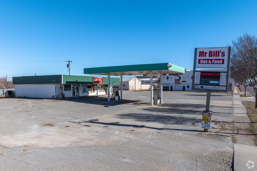 More Photos Of 401 W Broadway St, Altus Convenience Store For Sale