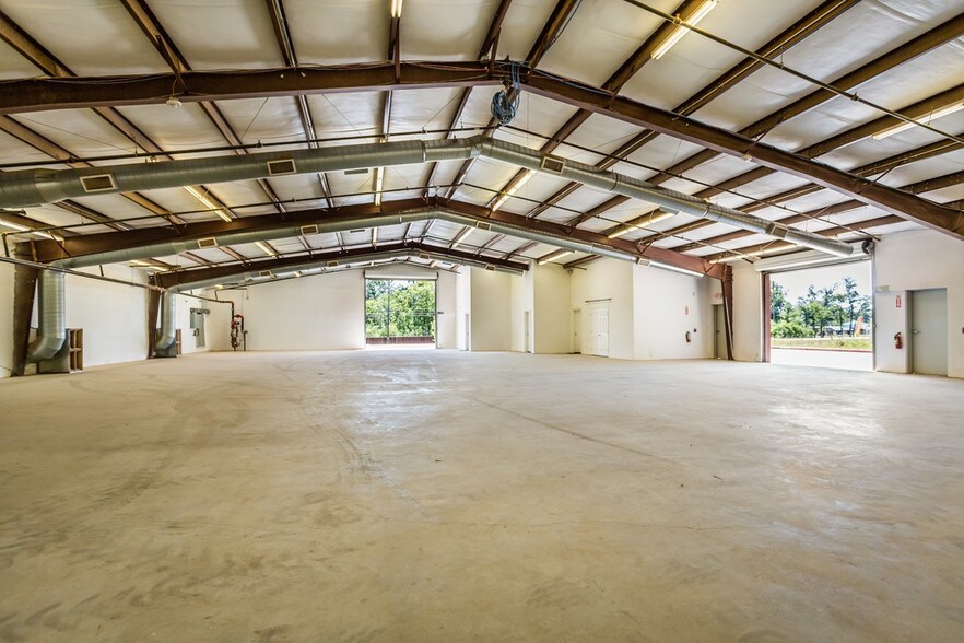 More Photos Of 28925 Nichols Sawmill Rd, Magnolia Warehouse For Lease