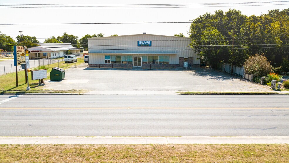 More Photos Of 3838 West Ave, San Antonio Warehouse For Sale
