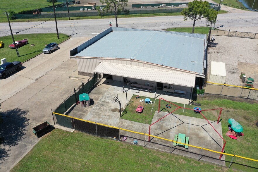 More Photos Of 3111 S Main St, Pearland Warehouse For Sale