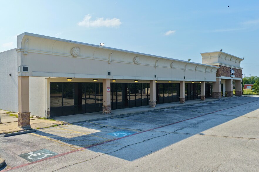 More Photos Of 2731-2801 Red Bluff Rd, Pasadena Unknown For Lease