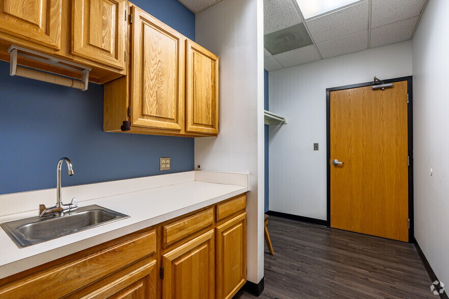 More Photos Of 3630 Sinton Rd, Colorado Springs Office For Lease