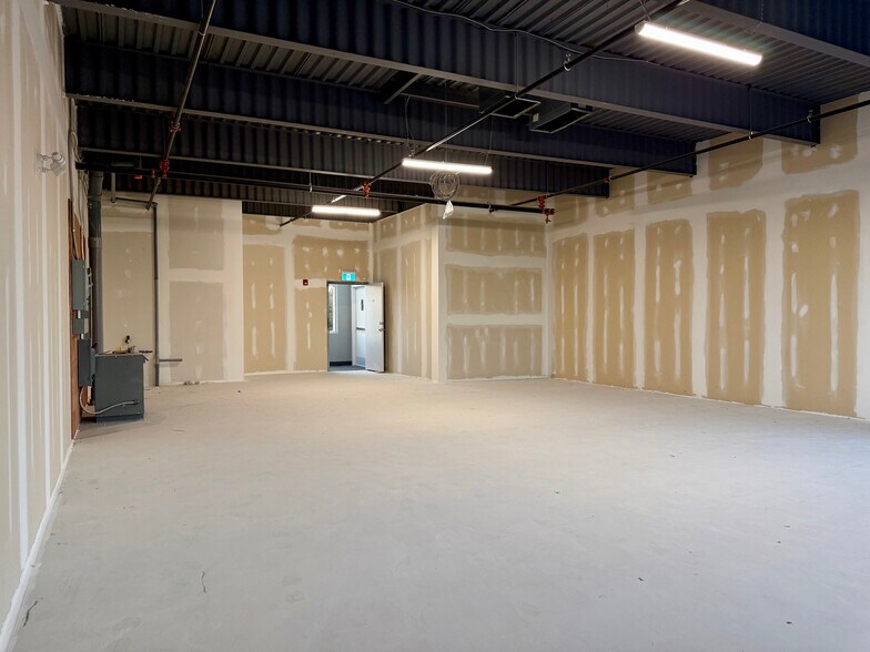 More Photos Of 1038 Garner Rd W, Hamilton General Retail For Lease