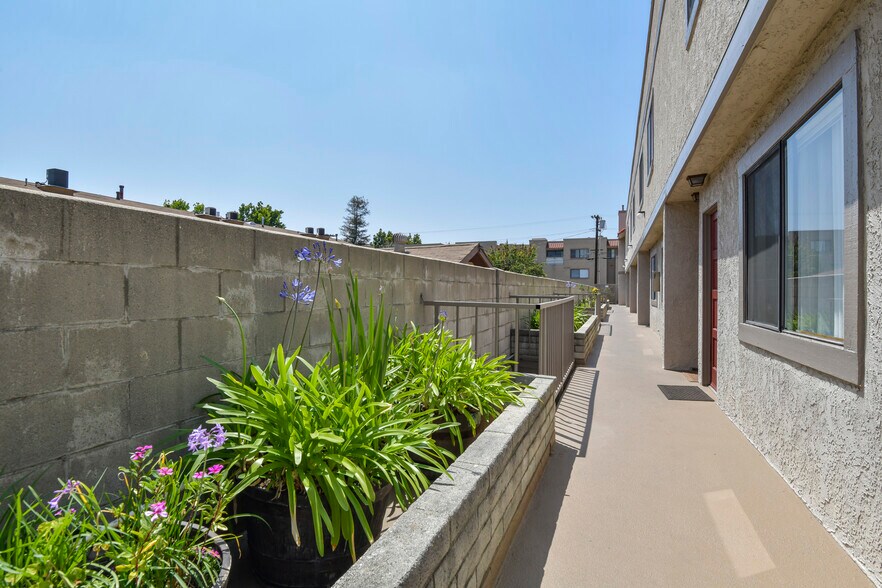 More Photos Of 320 N Belmont St, Glendale Apartments For Sale