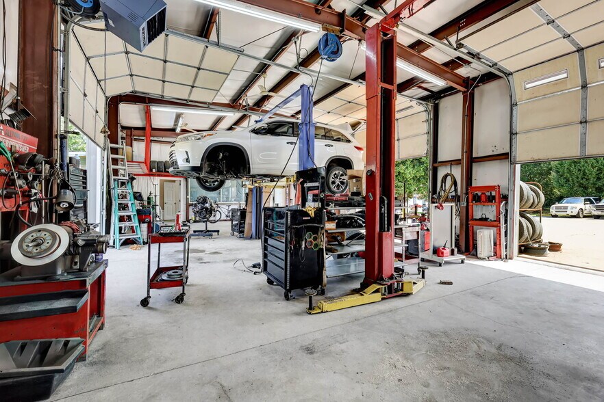 More Photos Of 1208 Atlanta Hwy NW, Auburn Industrial For Lease