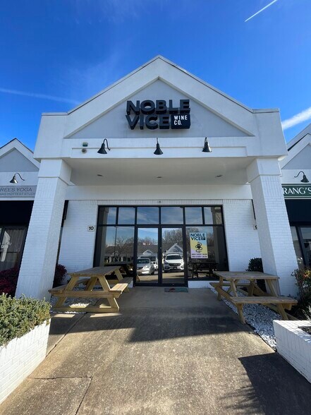 More Photos Of 115 Pelham Rd, Greenville Unknown For Lease