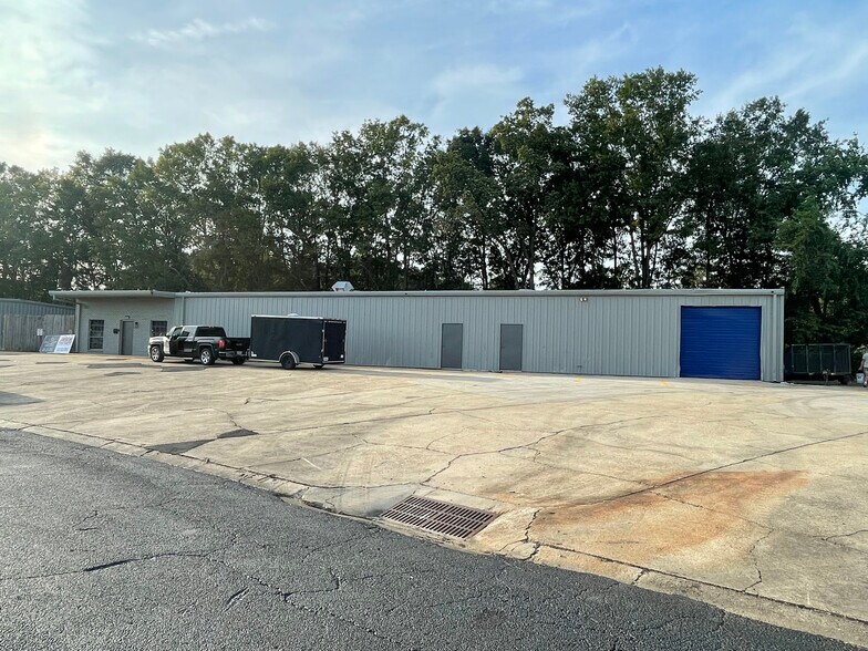 More Photos Of 11859 Florida Blvd, Baton Rouge General Retail For Lease