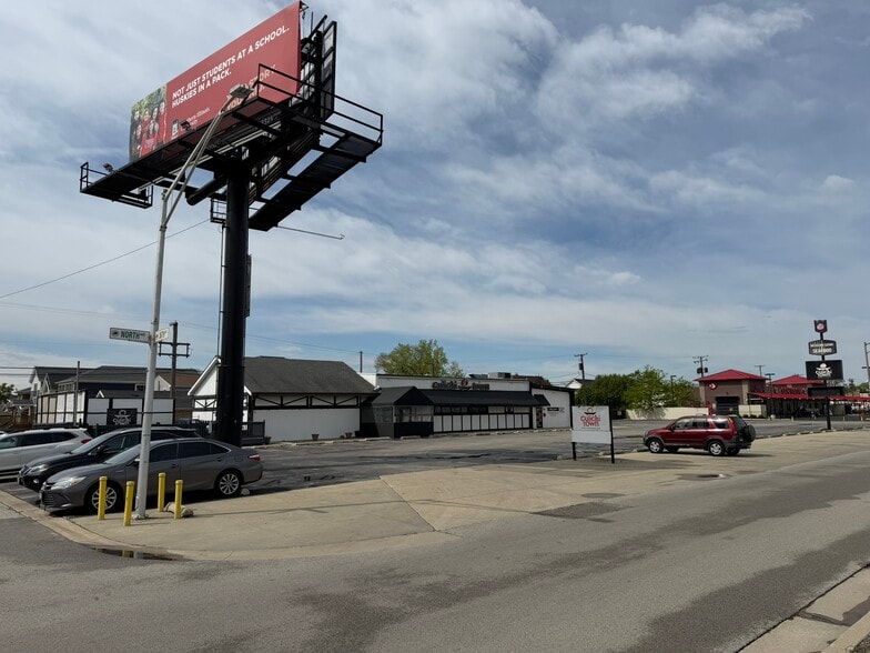 More Photos Of 3600 W North Ave, Stone Park Restaurant For Sale
