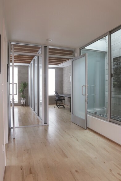 More Photos Of 6615-6621 Melrose Ave, Los Angeles Loft Creative Space For Lease