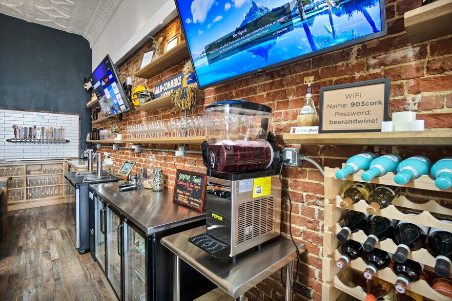 More Photos Of 1136 Main St, Commerce General Retail For Sale