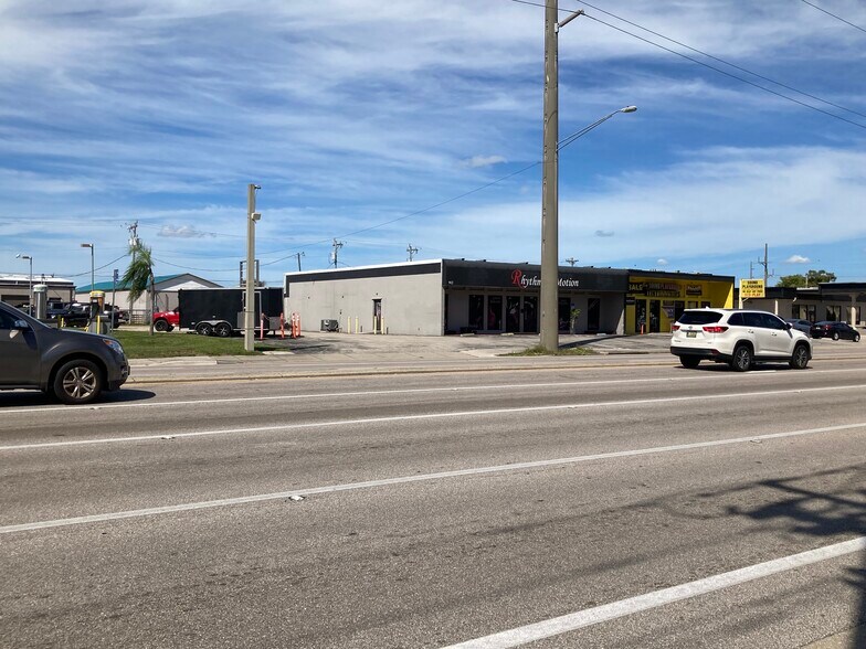 More Photos Of 910-912 Del Prado Blvd S, Cape Coral Freestanding For Sale