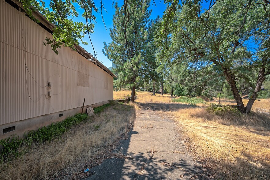 More Photos Of 4016 Shasta Dam Blvd, Shasta Lake Freestanding For Sale