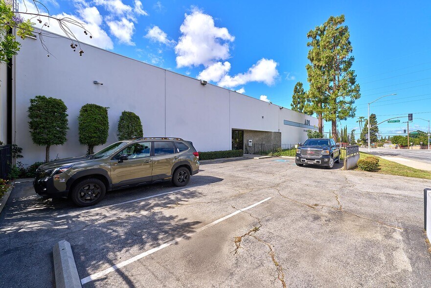 More Photos Of 614 E Walnut St, Carson Warehouse For Sale