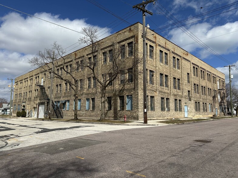 Primary Photo Of 1133 S 16th St, Manitowoc Warehouse For Sale