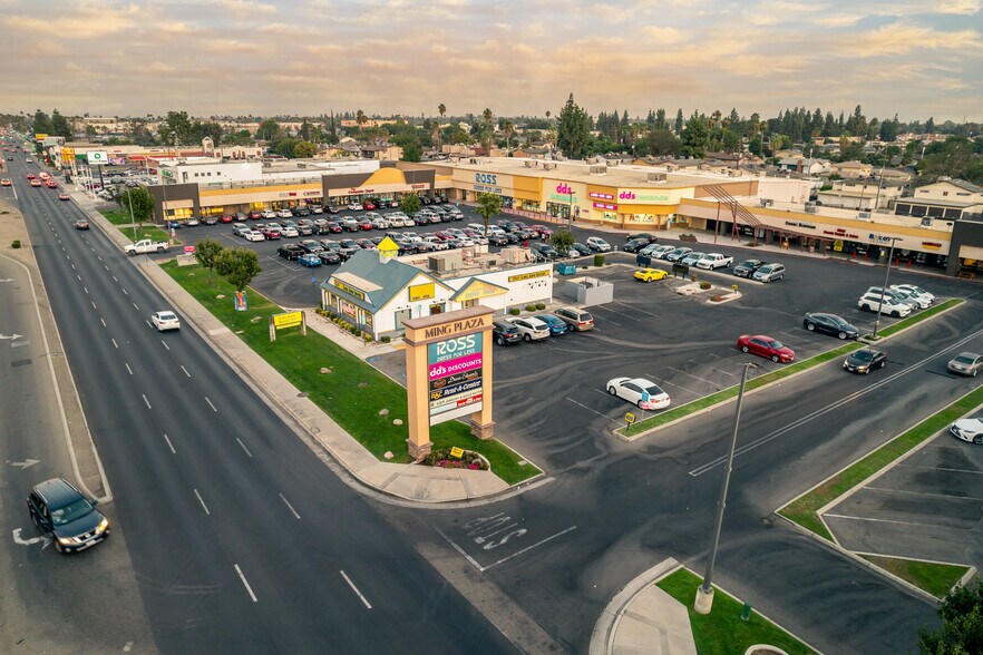 Primary Photo Of 3739-3929 Ming Ave, Bakersfield Freestanding For Lease