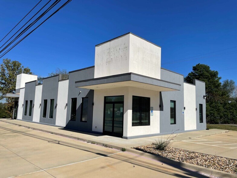 More Photos Of 2826 S Henderson Blvd, Kilgore Freestanding For Lease