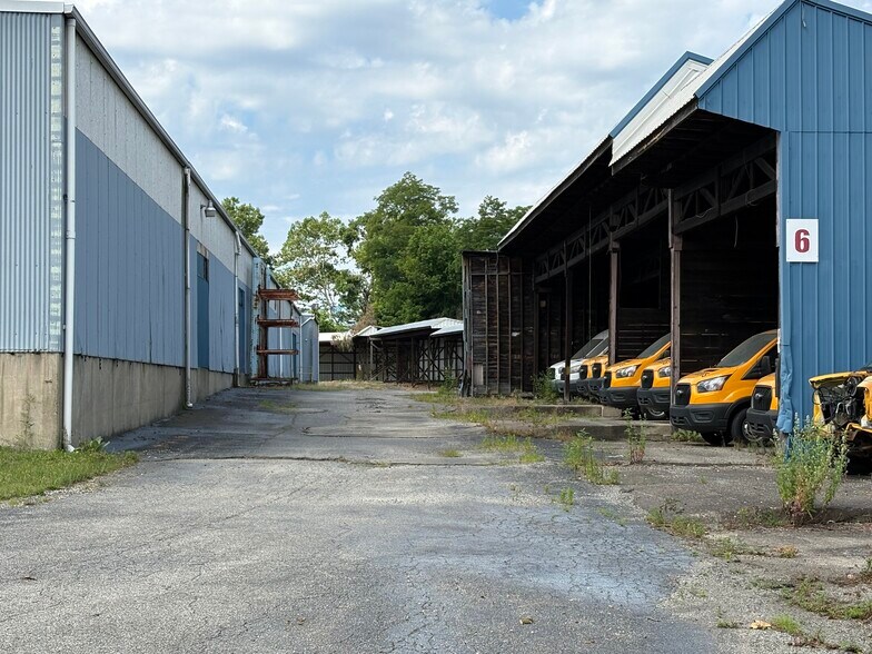More Photos Of 1 Chicago Ave, Elizabeth Warehouse For Sale