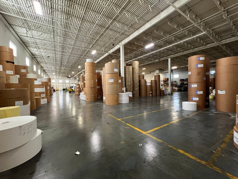 More Photos Of 933 Tower Rd, Mundelein Warehouse For Sale
