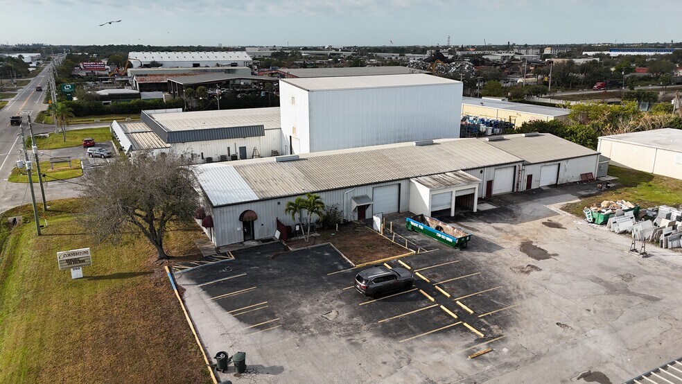 Primary Photo Of 3150 Metro Pky, Fort Myers Warehouse For Lease