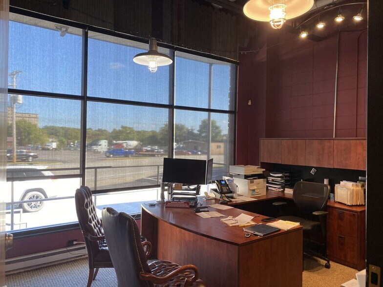 More Photos Of 1232 E Trafficway, Springfield Office For Sale