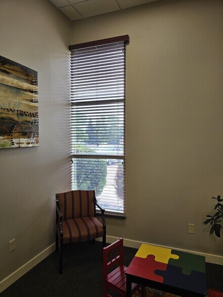 More Photos Of 2755 10th Ave N, Grand Forks Office For Sale